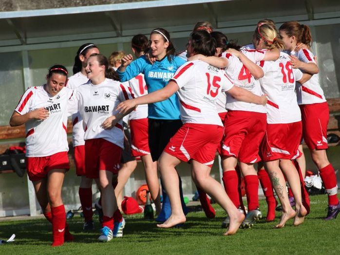 Riesengroße Freude bei den Rankler Damen über den Meistertitel in der Vorarlbergliga. Riesengroße Freude bei den Rankler Damen über den Meistertitel in der Vorarlbergliga.