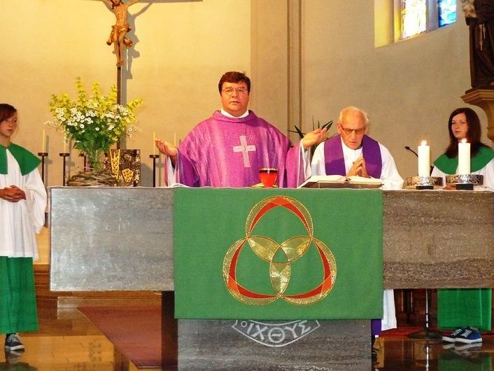 Pfarrer Cristinel Dobos und Pfarrer Kaspar Hammerer zelebrierten den Gottesdienst gemeinsam. Pfarrer Cristinel Dobos und Pfarrer Kaspar Hammerer zelebrierten den Gottesdienst gemeinsam.