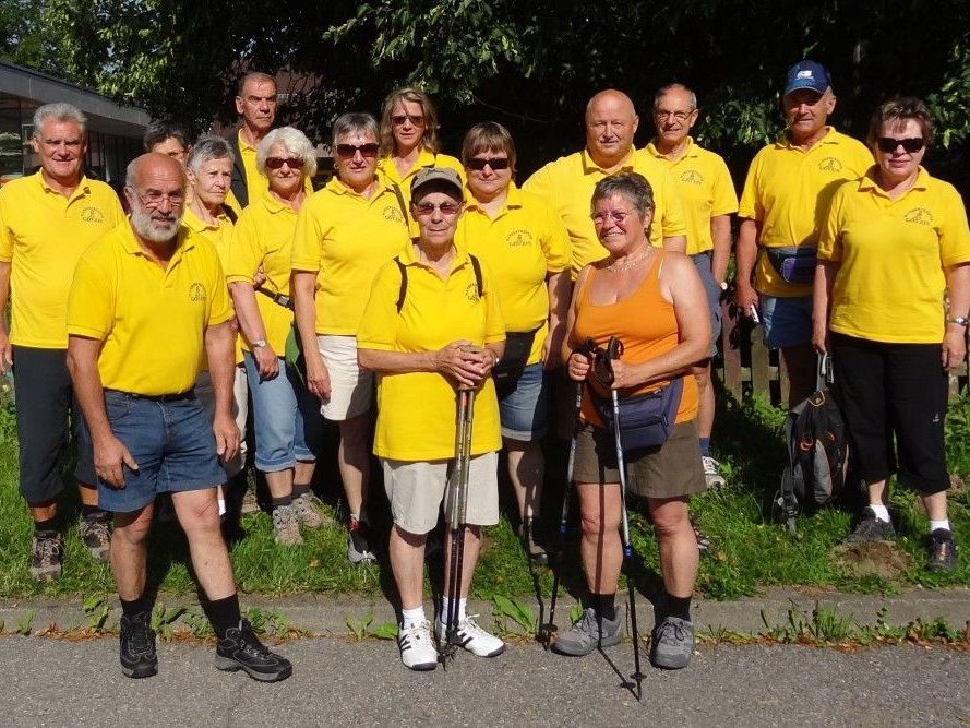 Man freut sich auf die bevorstehende, schöne Wanderung in Ravensburg Man freut sich auf die bevorstehende, schöne Wanderung in Ravensburg