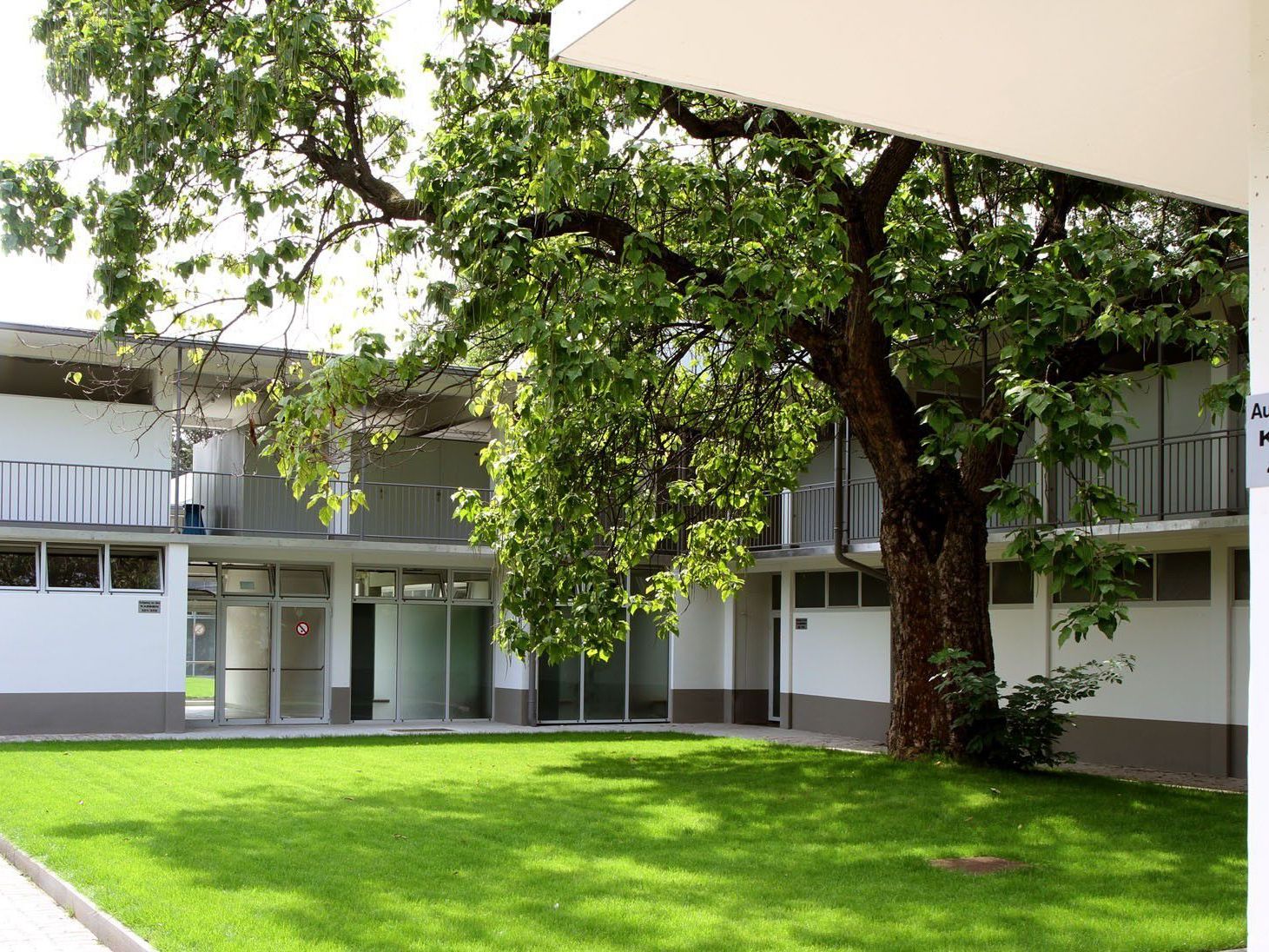Das neu sanierte Kabinengebäude im Wiener Stadionbad. Das neu sanierte Kabinengebäude im Wiener Stadionbad.