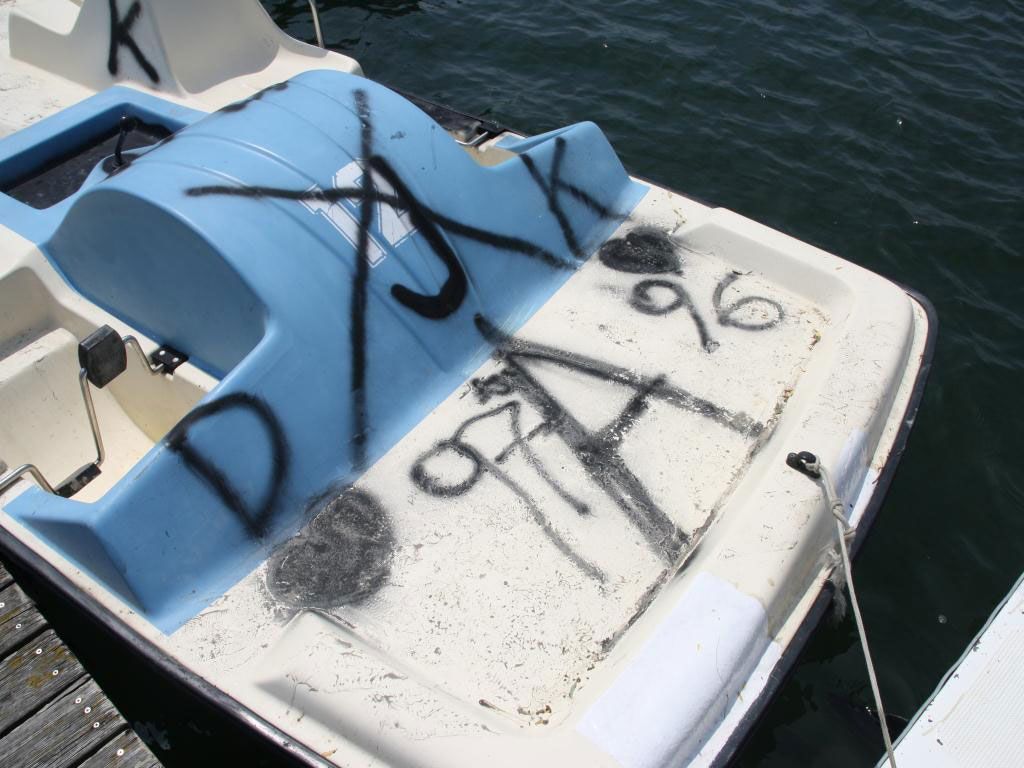 Vier junge Männer zeigen sich geständig, Treboote und Elektroboote gestohlen und beschädigt zu haben. Vier junge Männer zeigen sich geständig, Treboote und Elektroboote gestohlen und beschädigt zu haben.