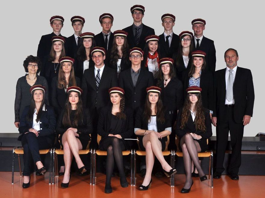 Die Maturanten der 8a des BG Bregenz-Blumenstraße Die Maturanten der 8a des BG Bregenz-Blumenstraße