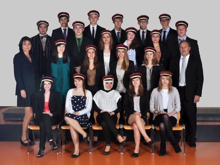 Die Maturanten der 8b des BG Bregenz-Blumenstraße Die Maturanten der 8b des BG Bregenz-Blumenstraße