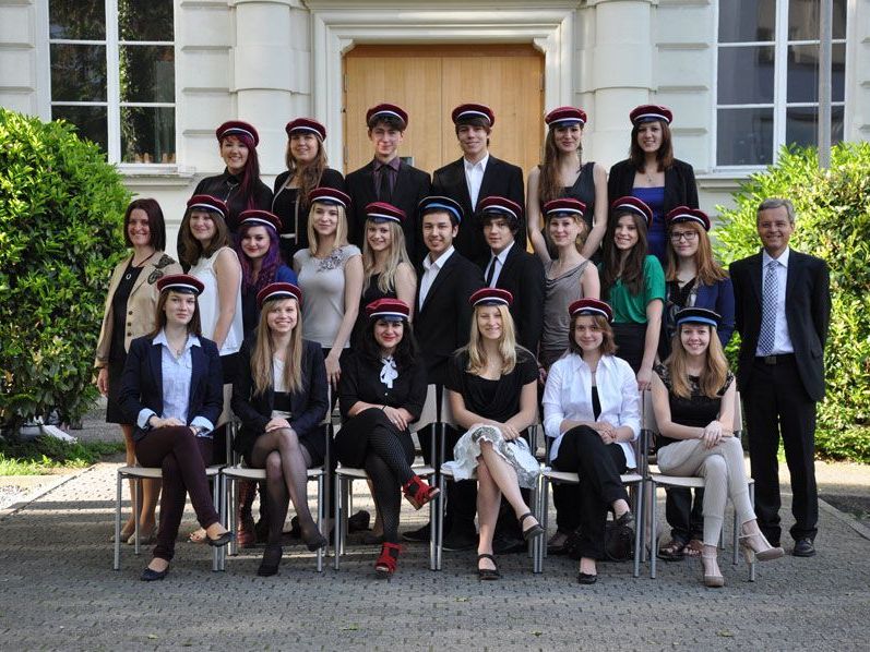 Die Maturanten der 8a des BG Dornbirn Die Maturanten der 8a des BG Dornbirn