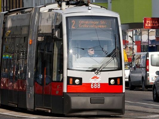 Die Linie 2 konnte wegen eines Wohnungsbrandes nicht regulär verkehren Die Linie 2 konnte wegen eines Wohnungsbrandes nicht regulär verkehren