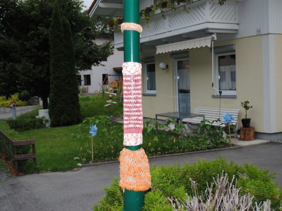 Jede Laterne wurde anders geschmückt und ist somit ein Unikat Jede Laterne wurde anders geschmückt und ist somit ein Unikat