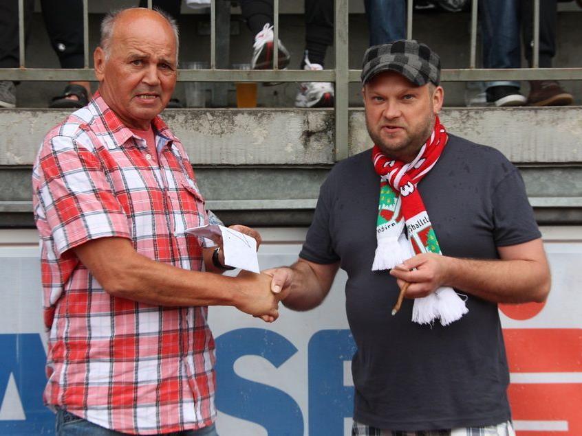 Arnold Baier gewann beim FC Dornbirn Gewinnspiel eine Golden Card.