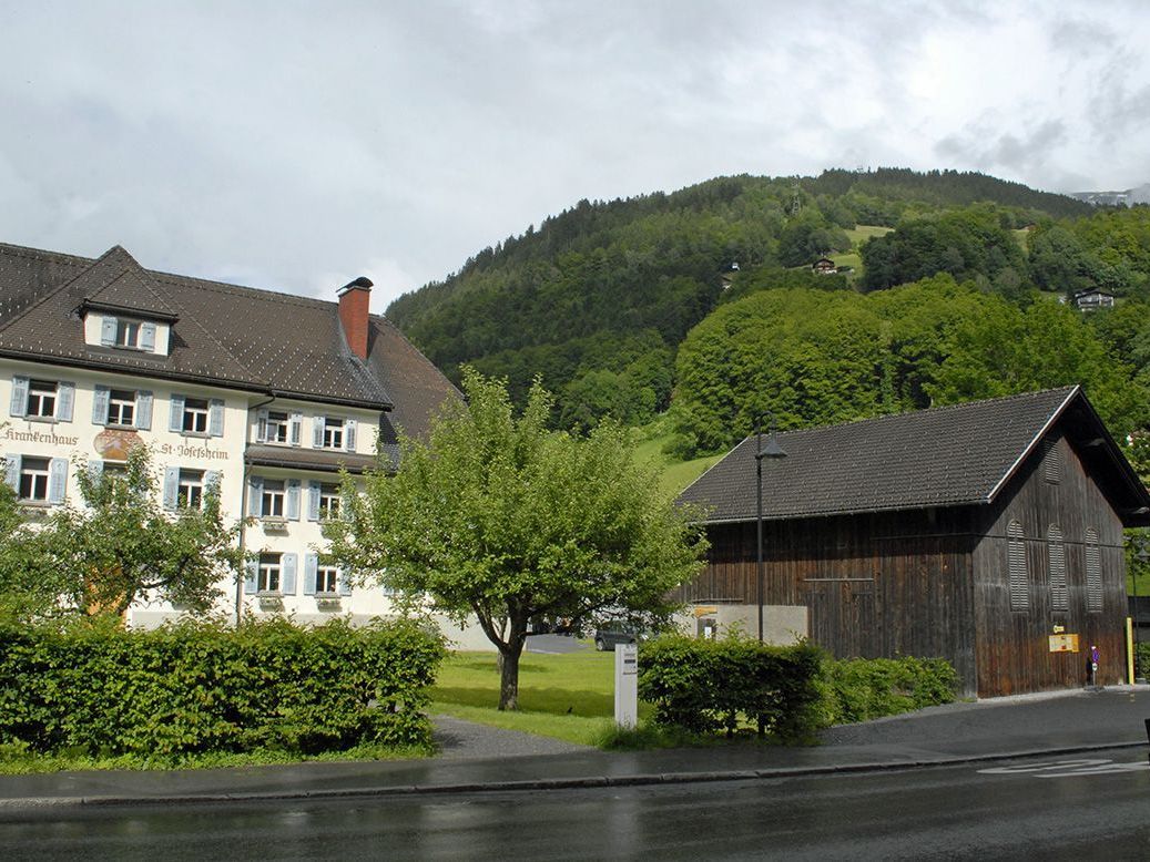 Im Stall beim ehemaligen Josefsheim befindet sich das Flohmarkt-"Lädili". Im Stall beim ehemaligen Josefsheim befindet sich das Flohmarkt-"Lädili".