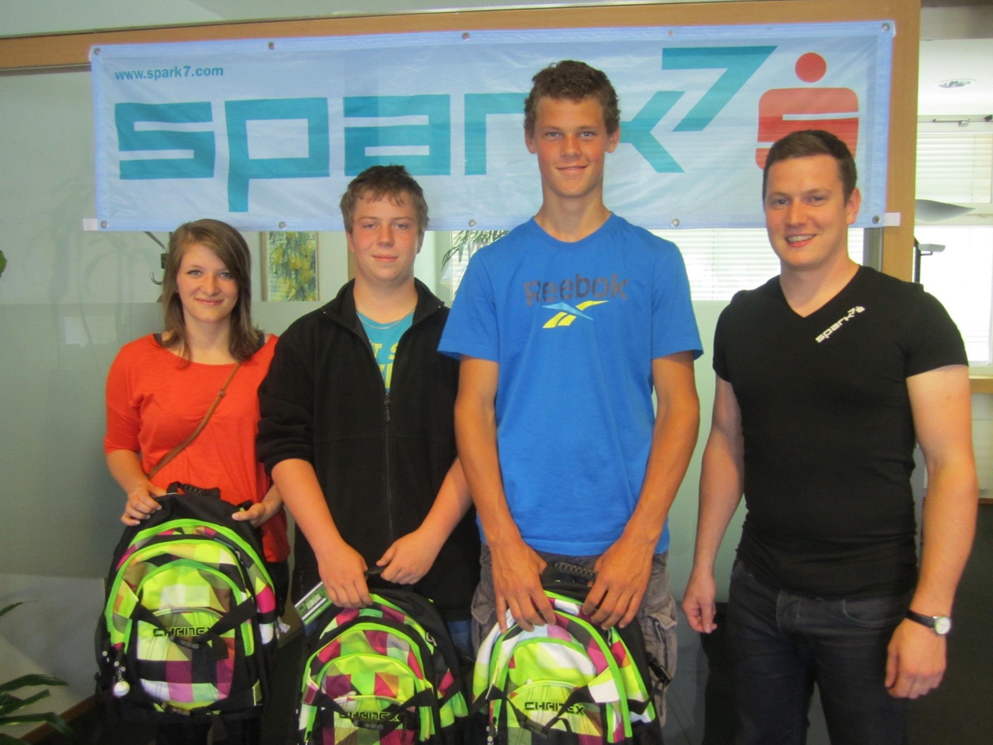 Die glücklichen Gewinner mit spark7-Jugendbetreuer Mathias Moosbrugger Die glücklichen Gewinner mit spark7-Jugendbetreuer Mathias Moosbrugger