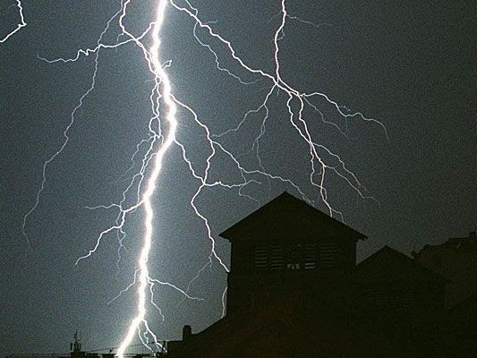 Bei einem Gewitter wurde ein Jogger in Traiskirchen tödlich vom Blitz getroffen