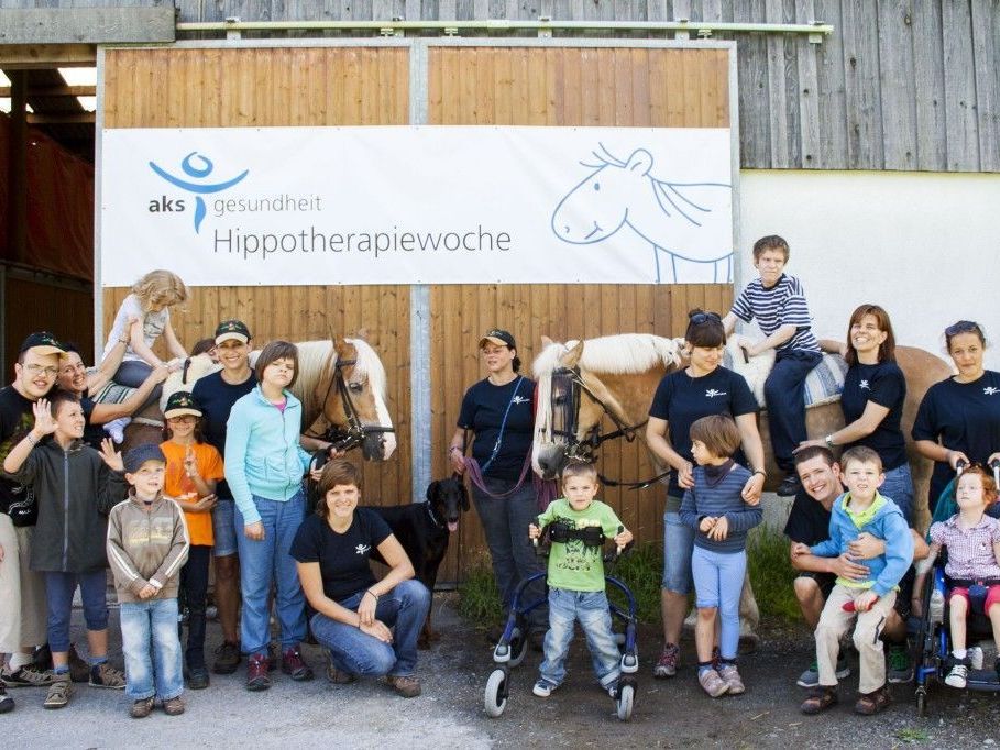 Bereits seit zehn Jahren wird Therapie zum Spaß bei der aks Hippotherapiewoche. Bereits seit zehn Jahren wird Therapie zum Spaß bei der aks Hippotherapiewoche.