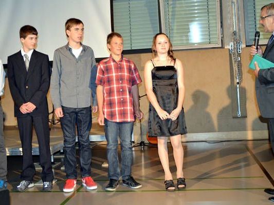 "Ausgezeichnet": Sebastian, Bernhard, Fabian, Julian, Joelle "Ausgezeichnet": Sebastian, Bernhard, Fabian, Julian, Joelle