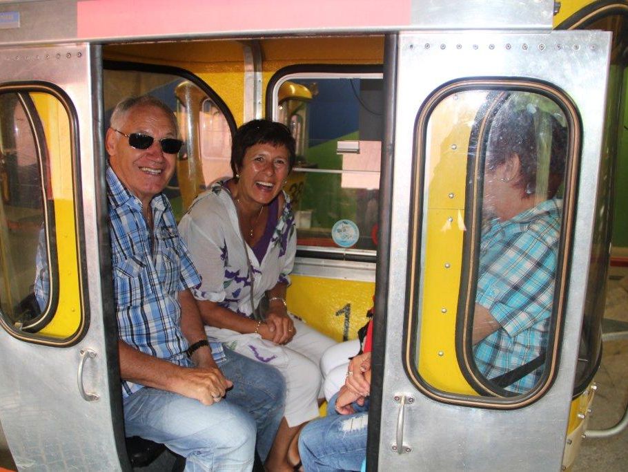 Bestens gelaunte Teilnehmer bei Auffahrt mit der Hochgratbahn Bestens gelaunte Teilnehmer bei Auffahrt mit der Hochgratbahn