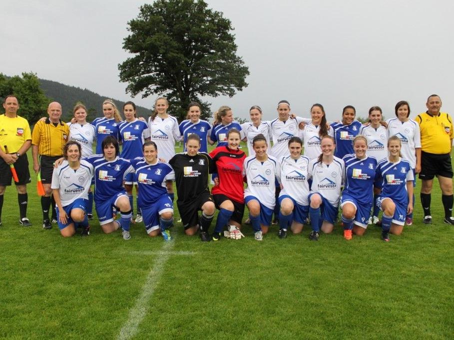 Spielten ein spannendes Regenmatch: FFC fairvesta Vorderland und FC Triesen