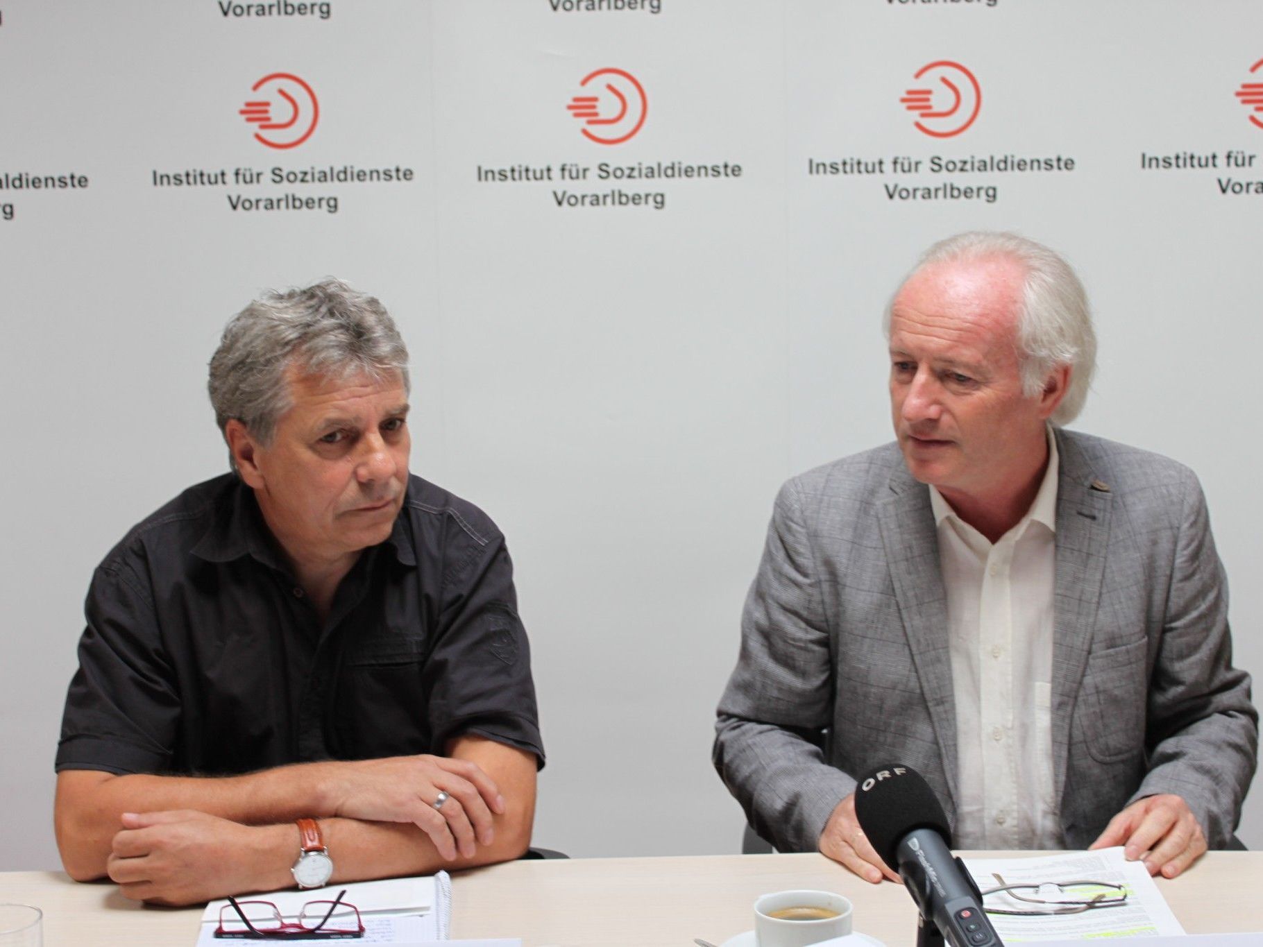 Foto (IfS): Geschäftsführer Dr. Stefan Allgäuer und Helmut Köpf (Leiter der Fachgruppe IfS-Sozialädagogik). Foto (IfS): Geschäftsführer Dr. Stefan Allgäuer und Helmut Köpf (Leiter der Fachgruppe IfS-Sozialädagogik).
