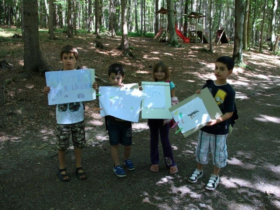 Eine Ferienkindergruppe aus Götzis besuchte den Wildpark und Zeichnungen von Tieren wurden angefertigt