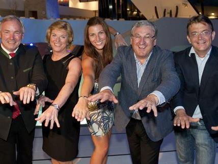 Dörfler, Mayerhofer, Jukic, Manzenreiter und Jagerhofer hatten ihren Spaß bei der Thermeneröffnung. Dörfler, Mayerhofer, Jukic, Manzenreiter und Jagerhofer hatten ihren Spaß bei der Thermeneröffnung.