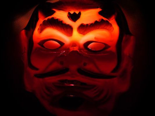 Die Kindergärtnerin in Liesing sah sich einem Mann in einer Krampus-Maske gegenüber Die Kindergärtnerin in Liesing sah sich einem Mann in einer Krampus-Maske gegenüber