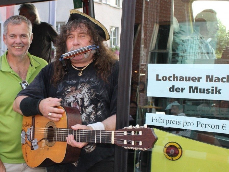 Mit dem „Batruel"-Musik-Bus von Lokal zu Lokal quer durch die „2. Lochauer Nacht der Musik“. Mit dem „Batruel"-Musik-Bus von Lokal zu Lokal quer durch die „2. Lochauer Nacht der Musik“.