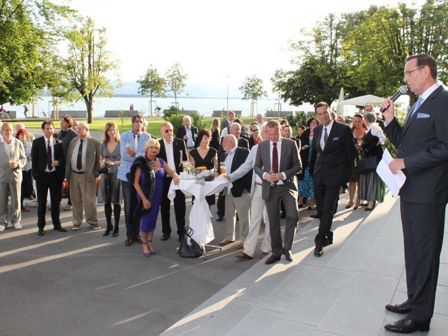 Hartmut Geese (Gesellschafter RIMC Austria) begrüßte die Gäste der Thomas Cook AG am Lochauer Kaiserstrand.