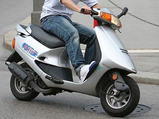 Das Moped, mit dem die Burschen flüchteten, war gestohlen Das Moped, mit dem die Burschen flüchteten, war gestohlen
