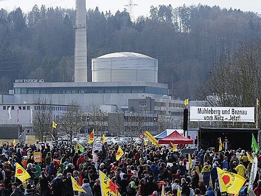 Das AKW Mühleberg sollte ein Erdbeben mit der 15-Fachen Erdbeschleunigung überstehen. Tatsächlich ist die Gefährdung aber größer. Das AKW Mühleberg sollte ein Erdbeben mit der 15-Fachen Erdbeschleunigung überstehen. Tatsächlich ist die Gefährdung aber größer.