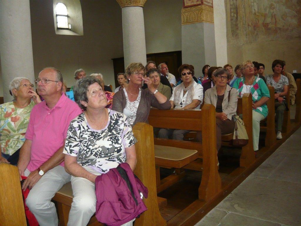 Beeindruckend hörten die Altacher Senioren der Reisefürerin zu