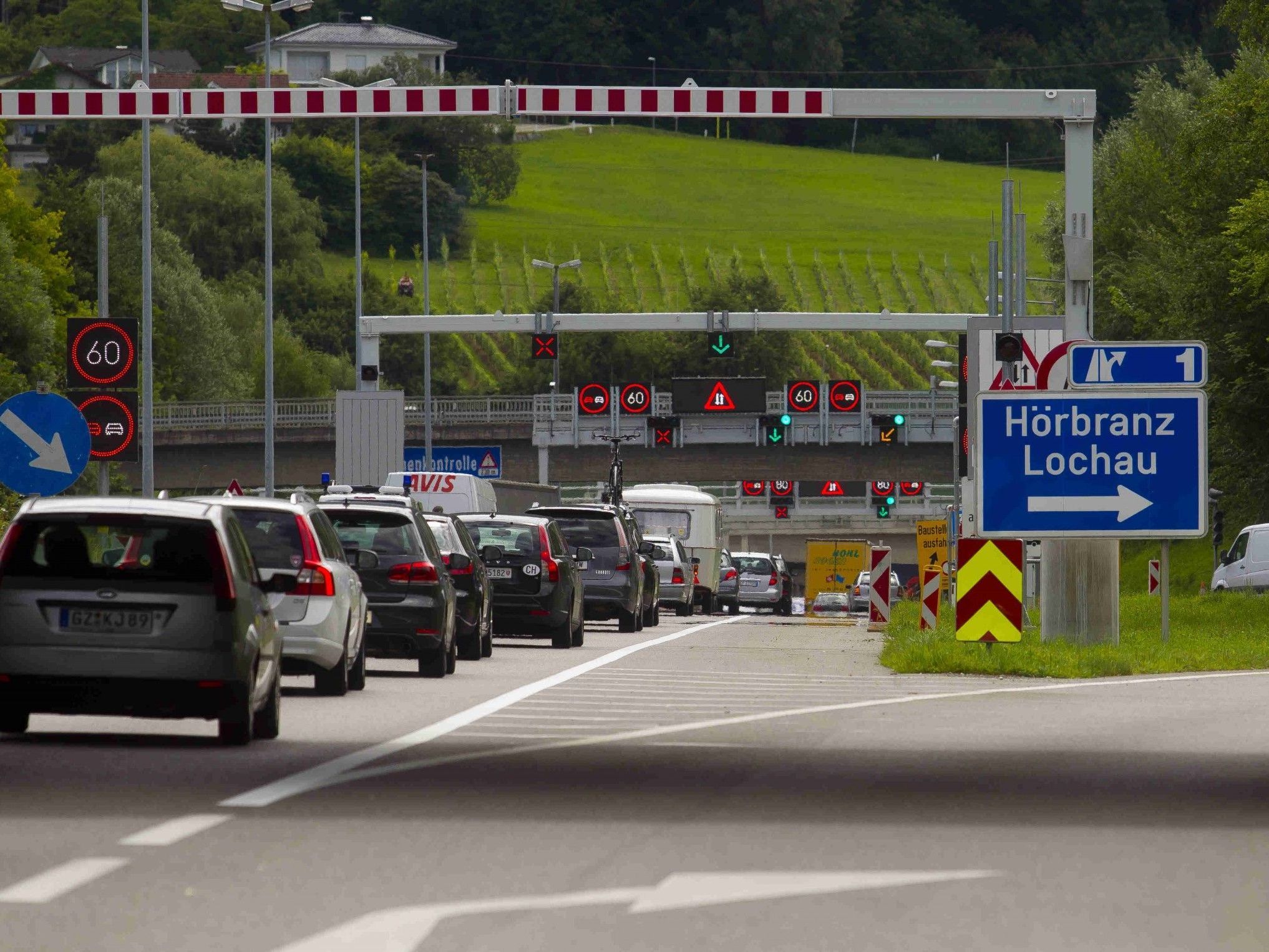 Mit Öffnung der zweiten Röhre sollen die Staus zumindest deutlich reduziert werden. Mit Öffnung der zweiten Röhre sollen die Staus zumindest deutlich reduziert werden.