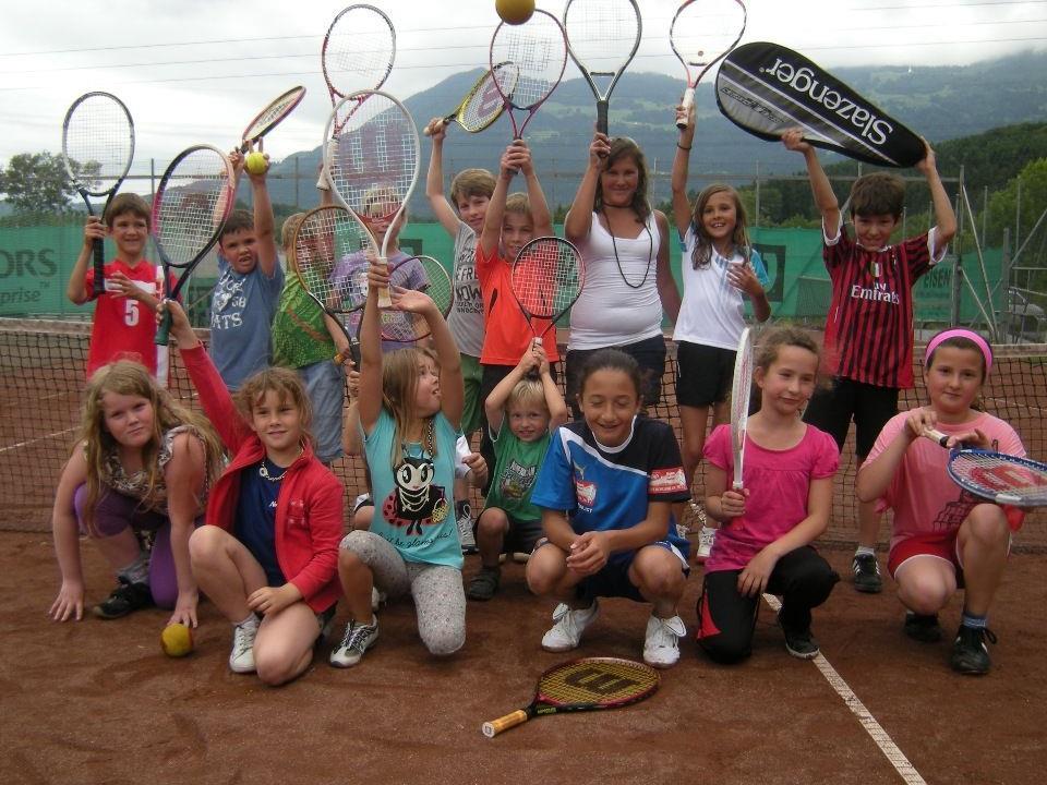 Die „Tennis-Neulinge“ waren mit viel Spaß dabei.