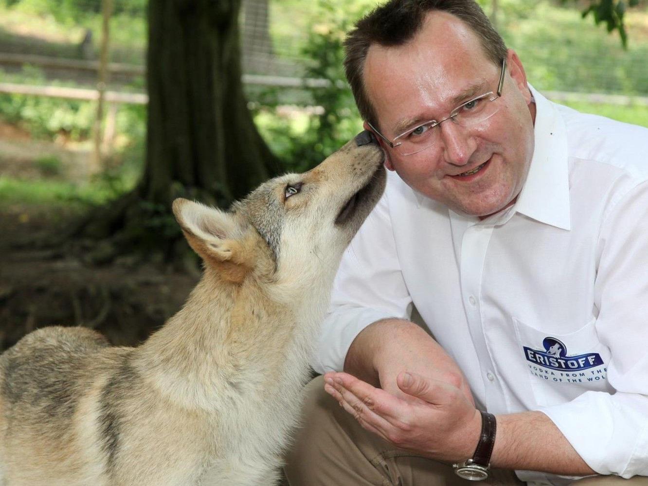 Eristoff übernahm die Partnerschaft für das Wolfsmädchen Tala.