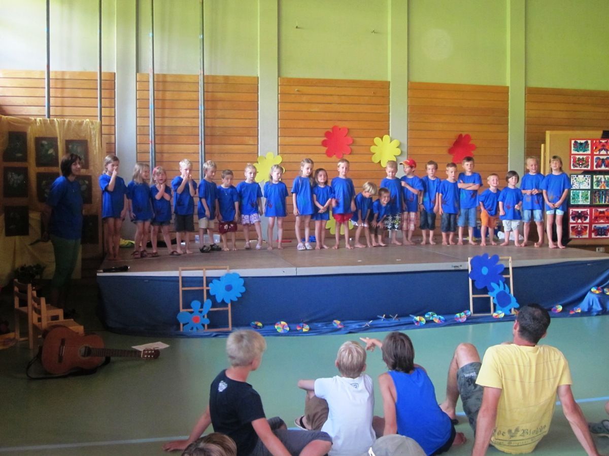 Beim Sommerfest präsentierten die Kindergärtler ihre vielfältigen Kunstwerke. Beim Sommerfest präsentierten die Kindergärtler ihre vielfältigen Kunstwerke.