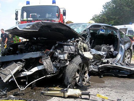 An der Unfallstelle auf der B26 An der Unfallstelle auf der B26