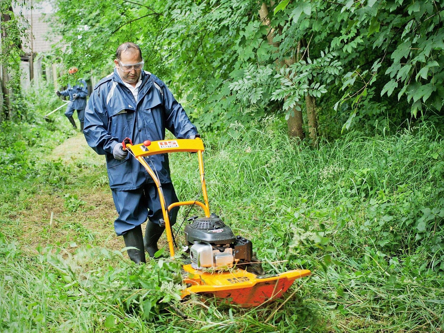 Hilfe bei der Gartenarbeit bietet der neuen Dienstleistungsbereich der Kaplan Bonetti Arbeitsprojekte.
