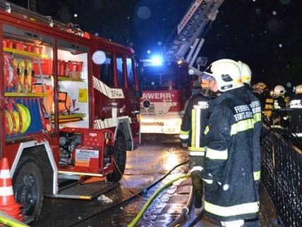 In Niederösterreich hat die Feuerwehr eine turbulente Nacht hinter sich