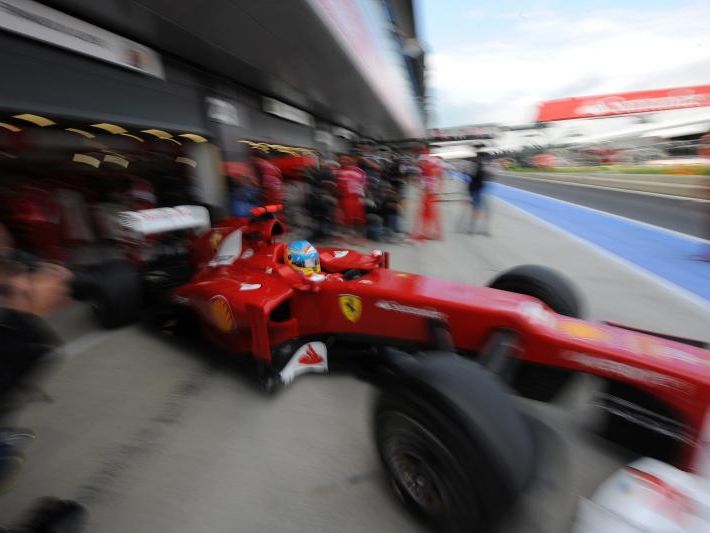 Alonso 0,153 Sekunden schneller als McLaren-Pilot Jenson Button. Alonso 0,153 Sekunden schneller als McLaren-Pilot Jenson Button.