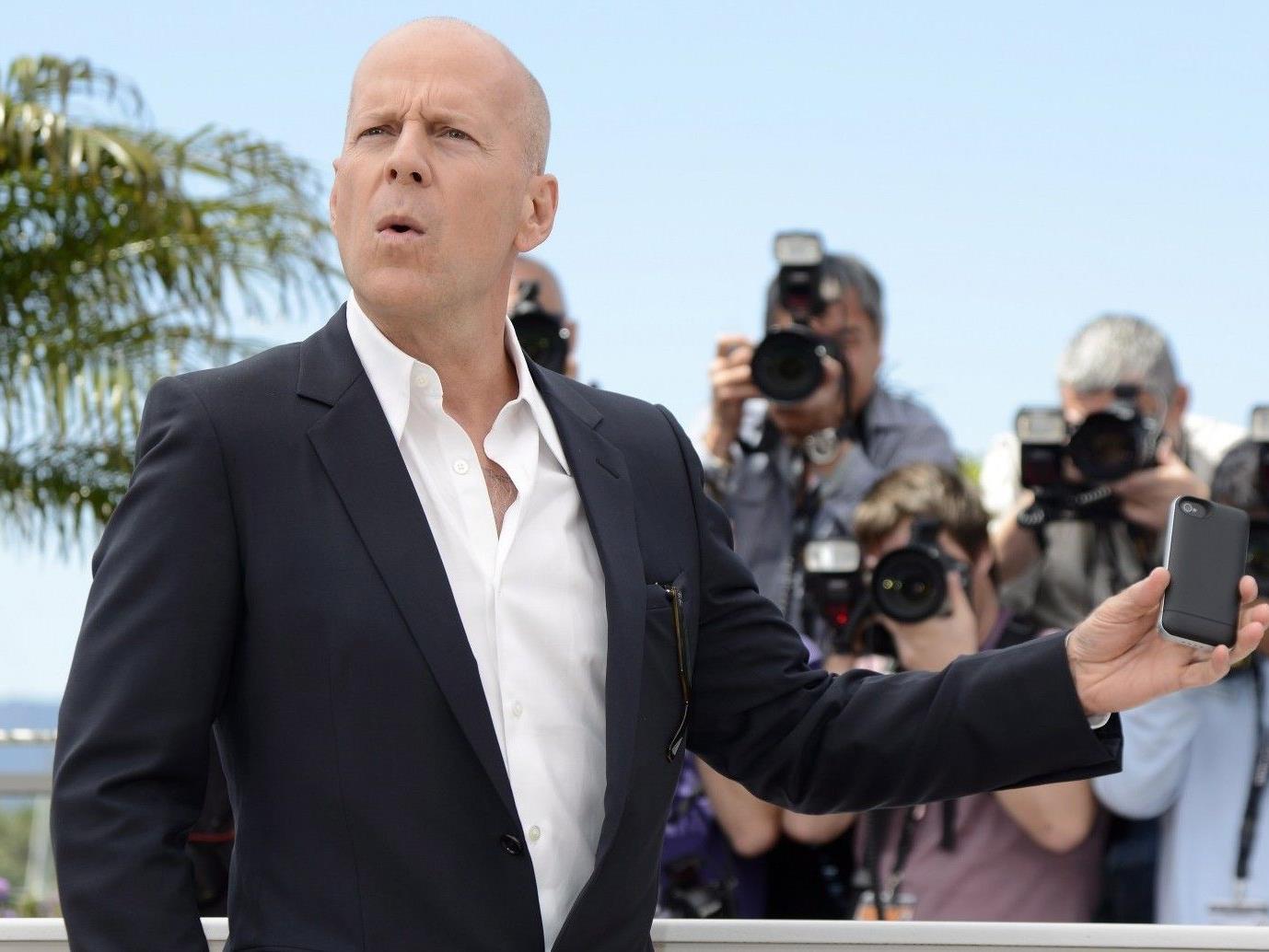 Bruce Willis eilte seiner Crew bei dem Brand am "Stirb langsam 5"-Set zur Hilfe. Bruce Willis eilte seiner Crew bei dem Brand am "Stirb langsam 5"-Set zur Hilfe.