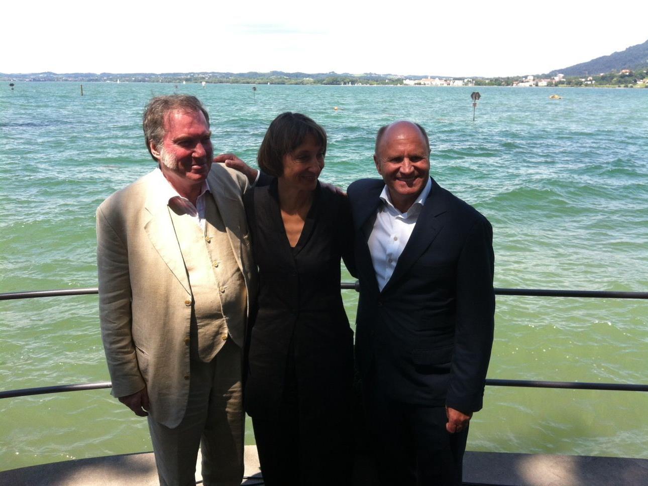 Nach der Pressekonferenz am Bodensee: David Pountney, Elisabeth Sobotka und Hans-Peter Metzler (v.l.)