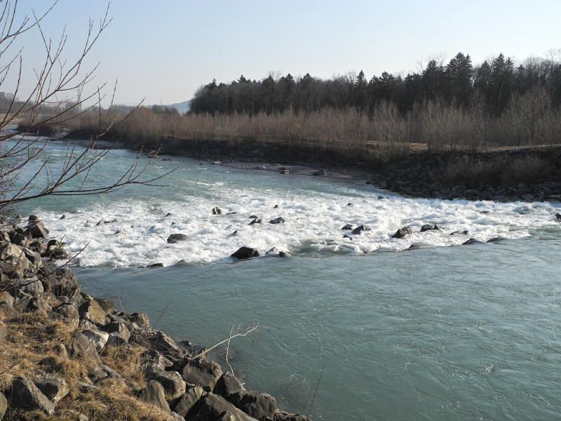 Im August wird am Illspitz mit dem Bau des Krafthauses und der Wehranlage begonnen. Im August wird am Illspitz mit dem Bau des Krafthauses und der Wehranlage begonnen.