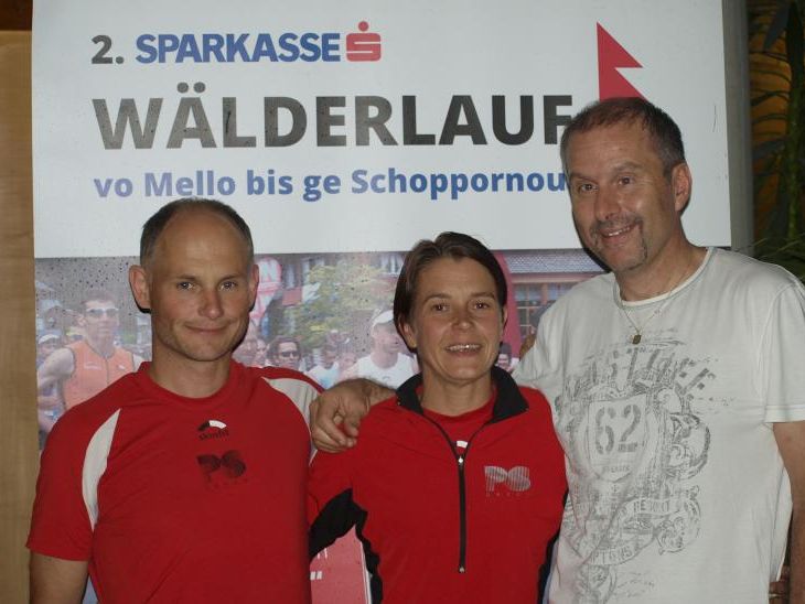 Laufgruppenchef Kurt Nußbaumer (l.), Andrea Kaufmann-Meusburger und Ex-Rubachtaler Dieter Nußbaumer machten in Bezau Werbung für den Wälderlauf und die Laufgruppe Laufgruppenchef Kurt Nußbaumer (l.), Andrea Kaufmann-Meusburger und Ex-Rubachtaler Dieter Nußbaumer machten in Bezau Werbung für den Wälderlauf und die Laufgruppe