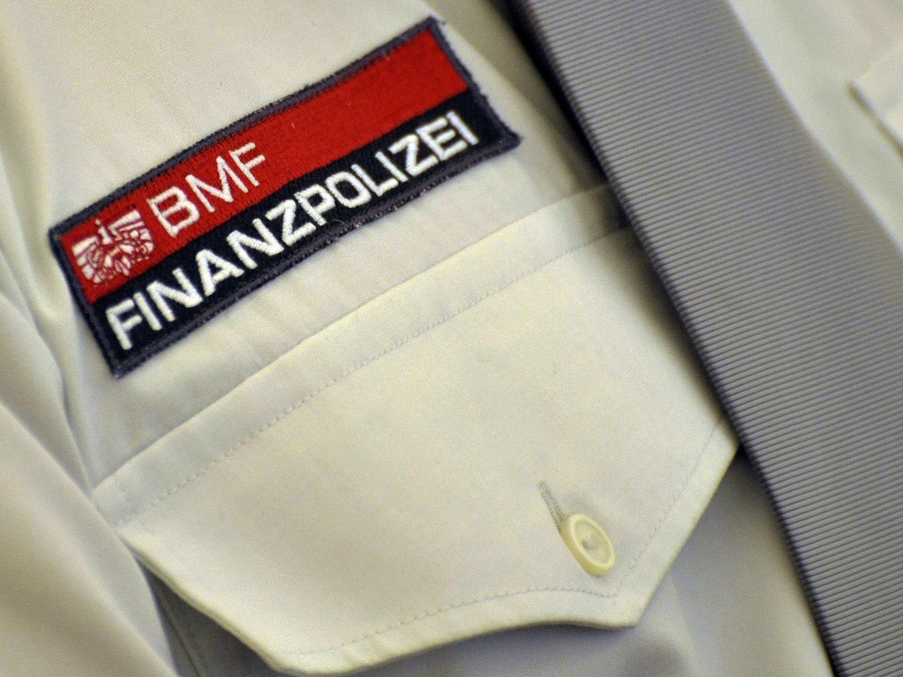 Im ersten Halbjahr 2012 beschlagnahmten die Beamten der Finanzpolizei über 50 Glücksspielgeräte in Vorarlberg.