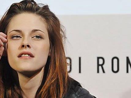 Kristin Stewart bat Robert Pattinson um Verzeihung, es tue ihr unendlich leid ihn betrogen zu haben. Kristin Stewart bat Robert Pattinson um Verzeihung, es tue ihr unendlich leid ihn betrogen zu haben.