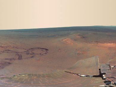 Rover "Opportunity" machte vier Monate Bilder vom Roten Planeten. Daraus entstand ein faszinierendes Panorama. Rover "Opportunity" machte vier Monate Bilder vom Roten Planeten. Daraus entstand ein faszinierendes Panorama.