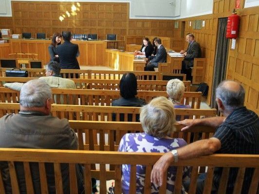 Angeklagter soll über drei Millionen Euro ergaunert haben. - © VOL.AT, Bernd Hofmeister Angeklagter soll über drei Millionen Euro ergaunert haben. - © VOL.AT, Bernd Hofmeister