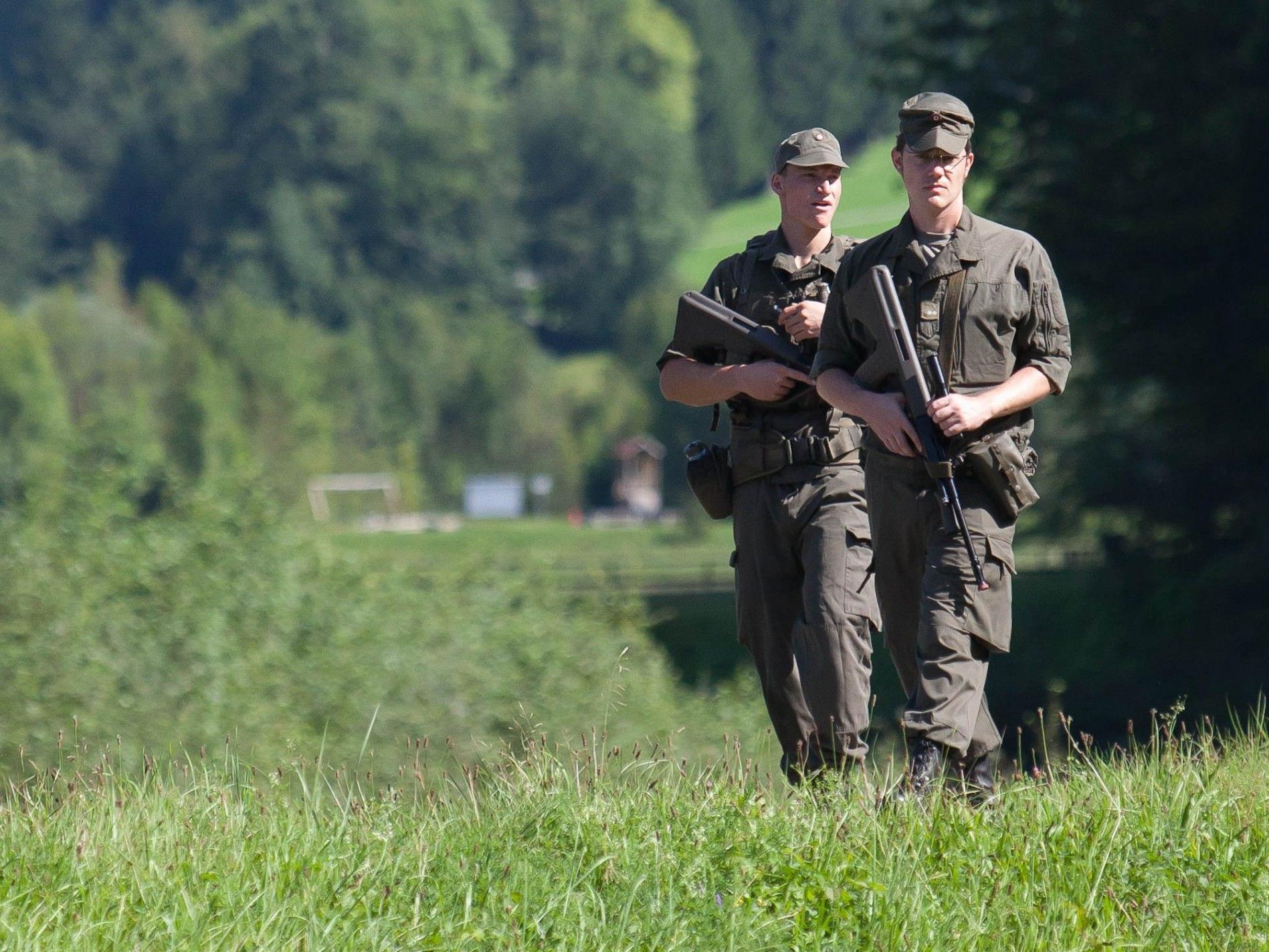 Milizsoldaten üben in Vorarlberg und Tirol.