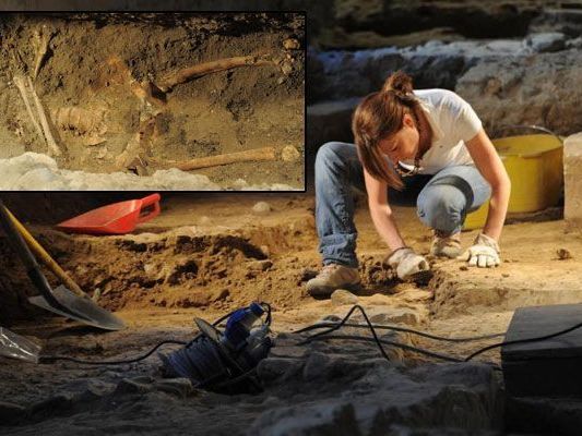 Archäologen bargen möglicherweise die sterbliche Überreste von von Lisa Gherardini del Giocondo. Archäologen bargen möglicherweise die sterbliche Überreste von von Lisa Gherardini del Giocondo.