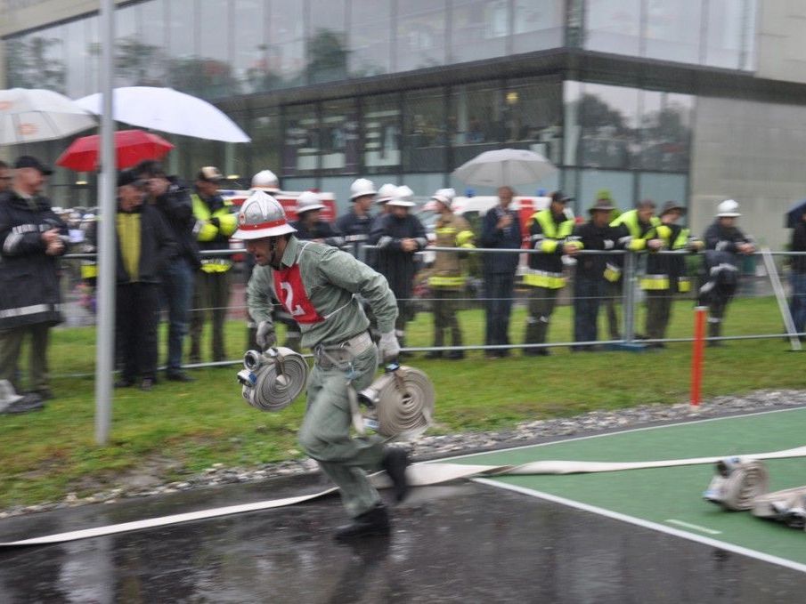 Feuerwehrleute des Bezirks Bregenz zeigen bei den Nassleistungsbewerben ihr Können. Feuerwehrleute des Bezirks Bregenz zeigen bei den Nassleistungsbewerben ihr Können.