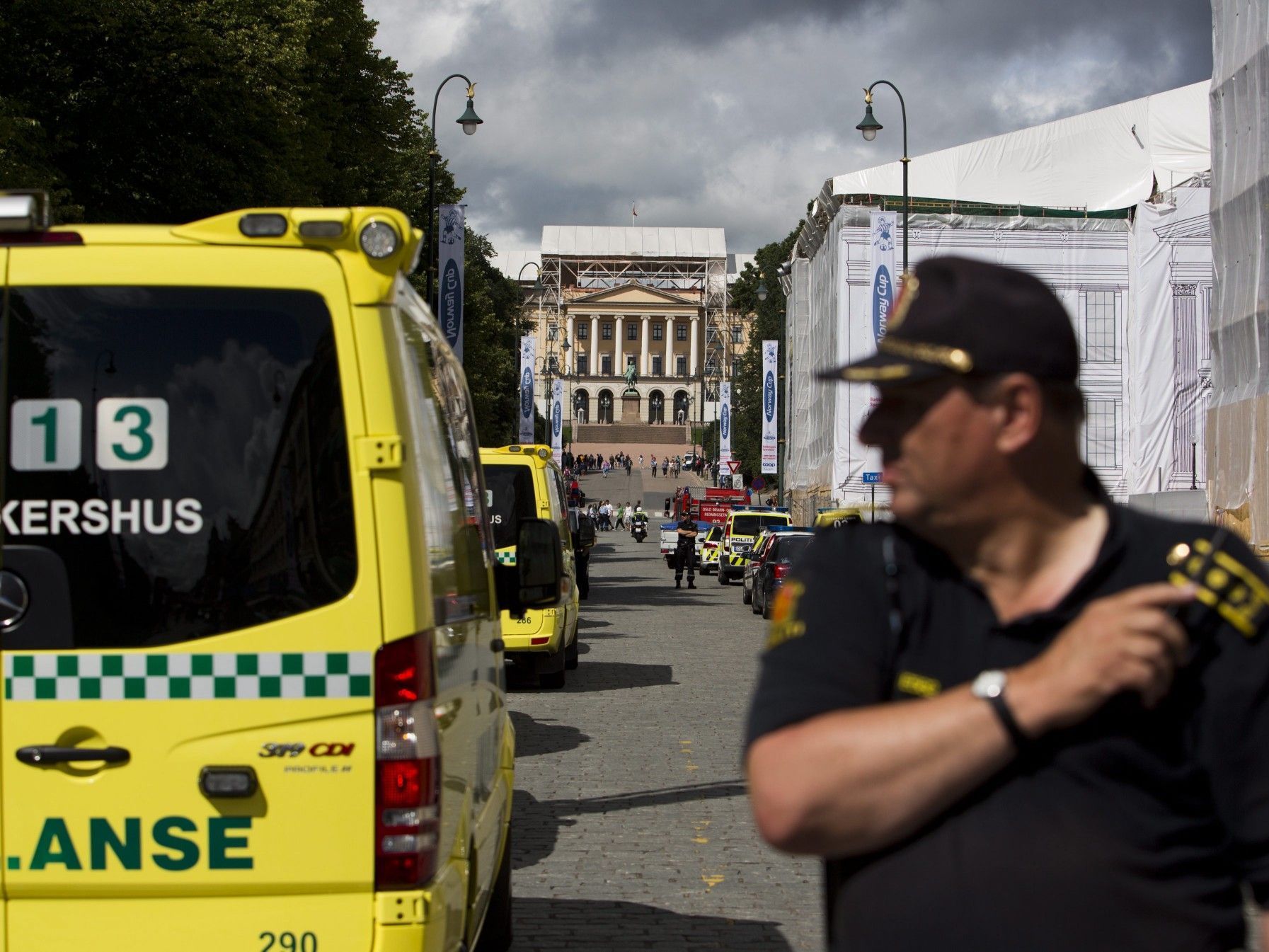 Verdächtiger Gegenstand vor US-Botschaft löste in Oslo Bombenalarm aus. Verdächtiger Gegenstand vor US-Botschaft löste in Oslo Bombenalarm aus.