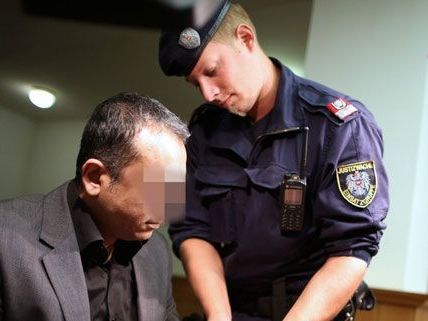 Aus Eifersucht hatte der 37-Jährige seine Ehefrau erstochen. Aus Eifersucht hatte der 37-Jährige seine Ehefrau erstochen.