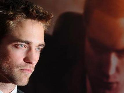 Will Klartext reden: Robert Pattinson sucht das Gespräch mit Sanders.