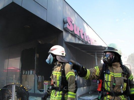 Großbrand in Sutterlüty-Filiale Kehlerpark in Dornbirn verursachte Schaden in Millionenhöhe. Großbrand in Sutterlüty-Filiale Kehlerpark in Dornbirn verursachte Schaden in Millionenhöhe.